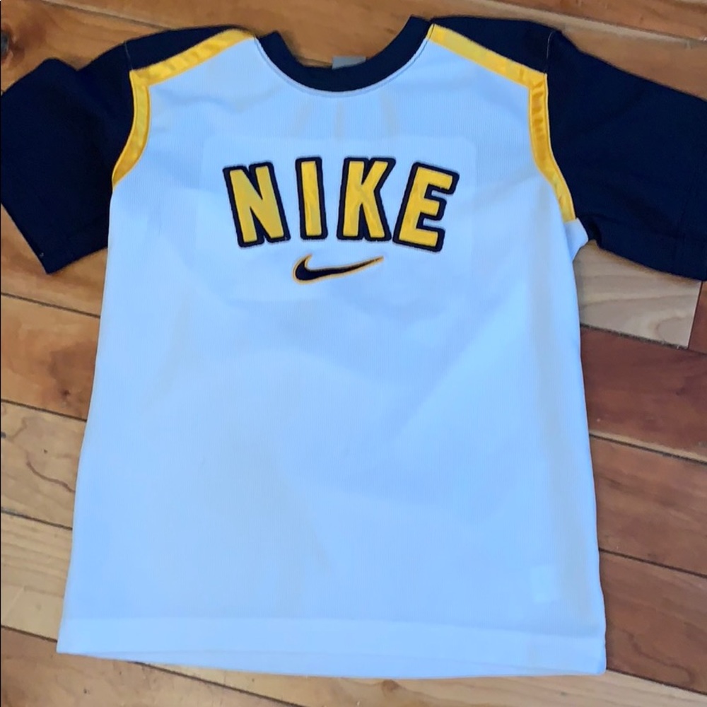 Vintage Boys Nike shirt size (7) - Picture 4 of 6